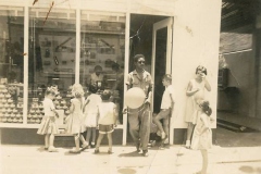servicentro-de-la-esso-en-campomanes-y-prado